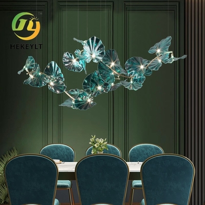 De grote Hal van het de Traphotel van Glasemerald lotus leaves shape chandelier for