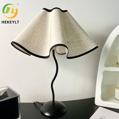 Moderne LED tafellamp voor het bed Petal Paraplu Type S-Bar Metal Bedroom Hotel tafellamp