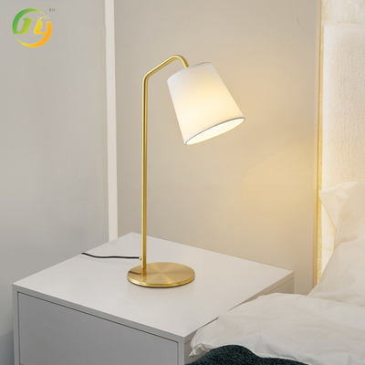 Moderne rustieke stijl Stoffenvormige slaapkamer Bedlamp LED Warm helder bureau Studie Koperen tafellampen