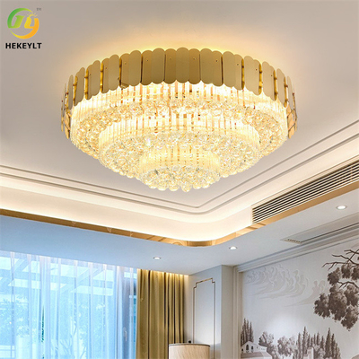 Gouden ronde plafondlamp van kristal en metaal voor boerderij en hotel