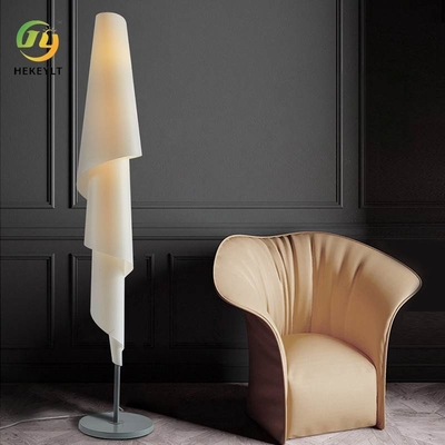 De post Moderne van de het Hotelstudie van de Luxestaande lamp Noordse Creatieve Slaapkamer Sofa Lighting
