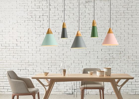 Moderne minimalistische kleurrijke van de de barkoffie van het slaapkamerrestaurant van het het aluminiummetaal Houten kleine de tegenhangerlamp